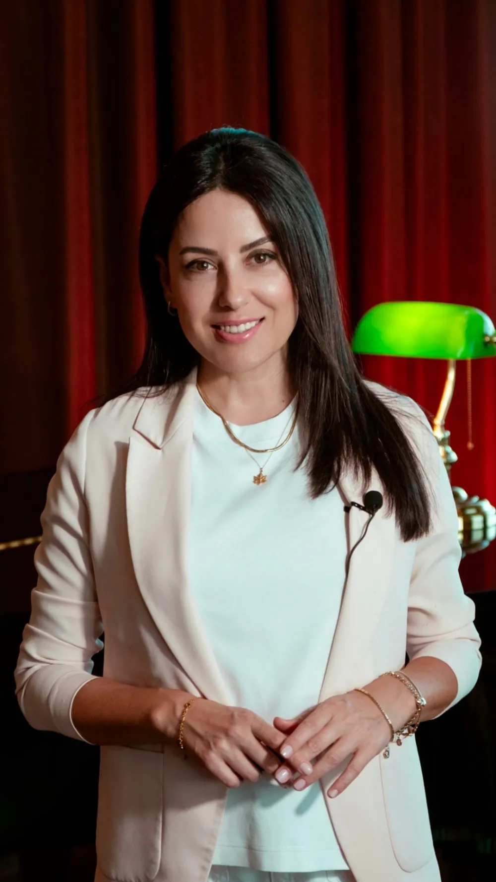 Reyhan Çınar — Türkolog, TRT İstanbul Radyosu sunucusu ve diksiyon eğitmeni